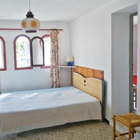 Apartment 3 Bedroom Lovely In Calvi (Corsica)