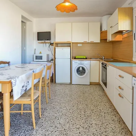 3 Bedroom Lovely In Apartment